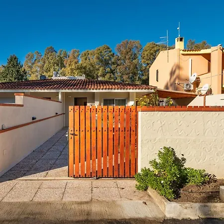 Ibiscus Rosa 2 Casa de Férias Marongiu