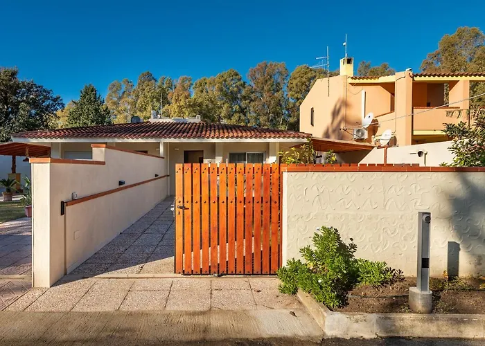 Ibiscus Rosa 2 Casa vacanze Marongiu